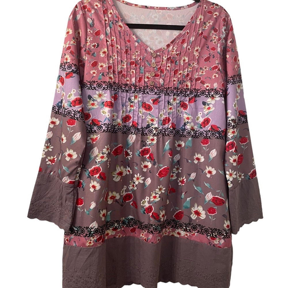 NWOT woman’s floral tunic trimmed in gray‎ eyelet, size medium